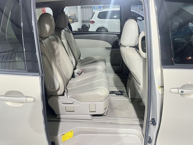 TOYOTA豐田 PREVIA  第10張相片