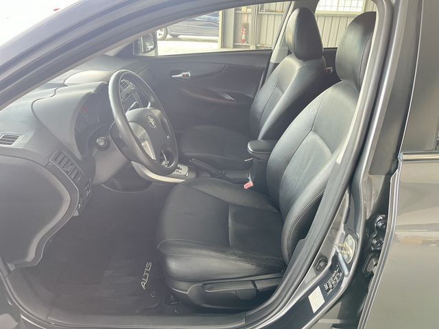 TOYOTA豐田 ALTIS  第7張相片