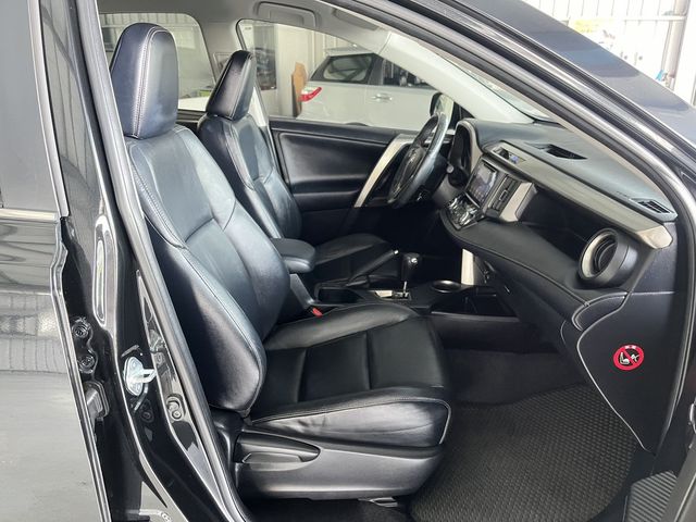 TOYOTA豐田 RAV4  第9張相片