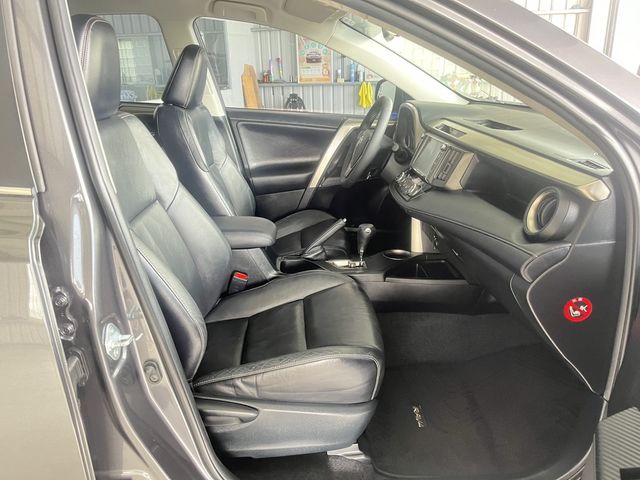 TOYOTA豐田 RAV4  第9張相片