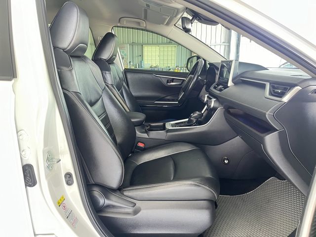 TOYOTA豐田 RAV4  第9張相片
