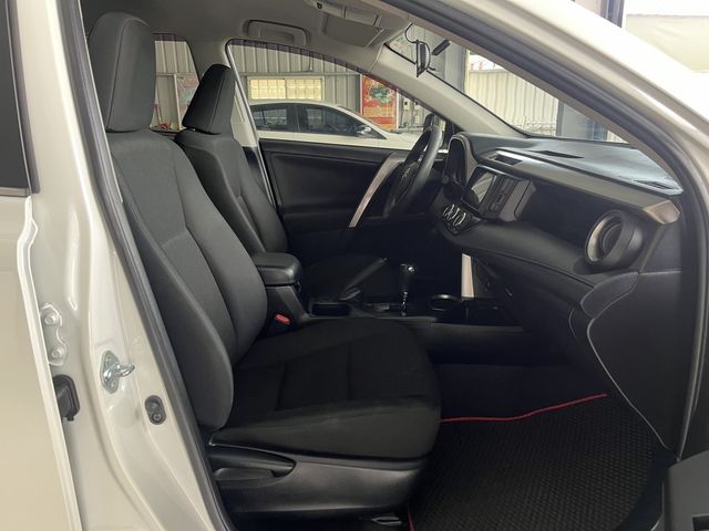 TOYOTA豐田 RAV4  第9張相片