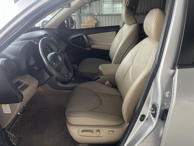TOYOTA豐田 RAV4  第7張相片