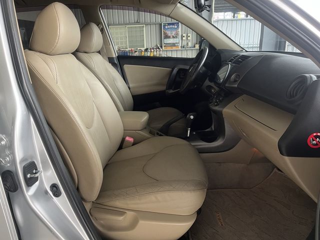 TOYOTA豐田 RAV4  第9張相片