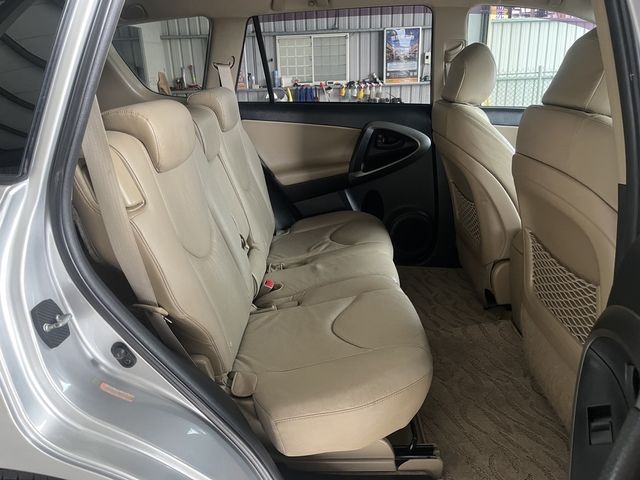 TOYOTA豐田 RAV4  第10張相片