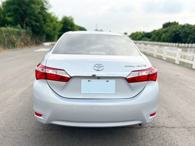 TOYOTA豐田 ALTIS  第3張相片
