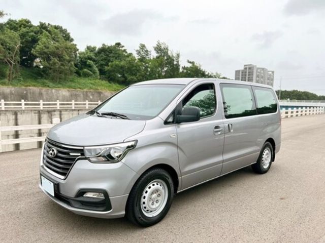 HYUNDAI現代 STAREX  第1張相片