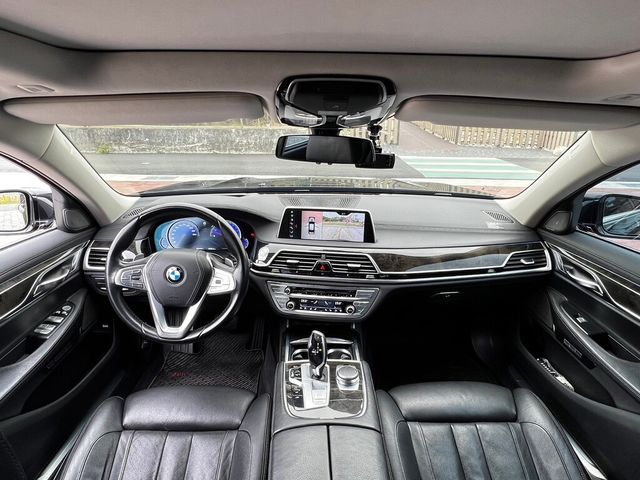 BMW寶馬 740LI  第7張相片