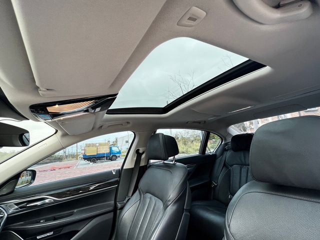 BMW寶馬 740LI  第18張相片