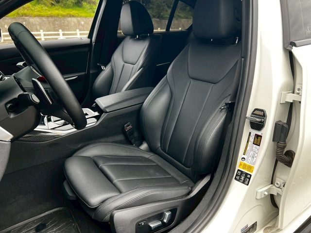 BMW寶馬 330I M SPORT  第14張相片