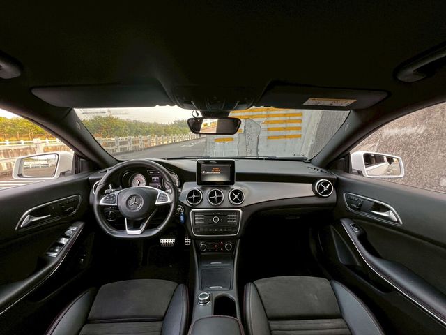 M-BENZ賓士 CLA200  第6張相片
