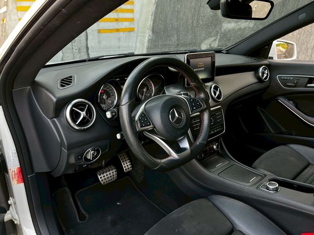 M-BENZ賓士 CLA200  第9張相片