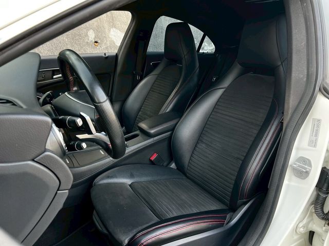 M-BENZ賓士 CLA200  第12張相片