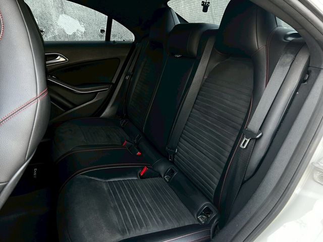 M-BENZ賓士 CLA200  第13張相片