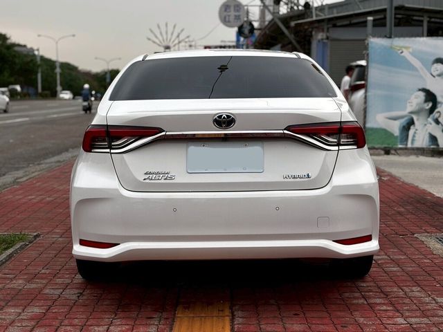 TOYOTA豐田 COROLLA ALTIS HYBRID  第3張相片