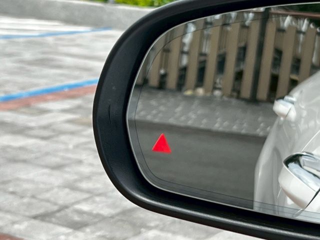 M-BENZ賓士 C300  第5張相片