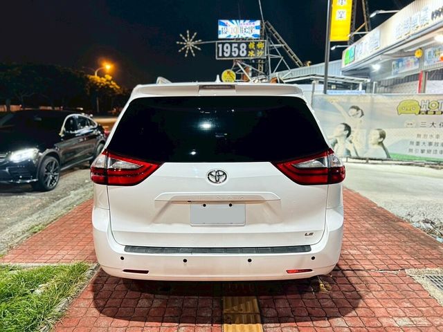 TOYOTA豐田 SIENNA  第3張相片