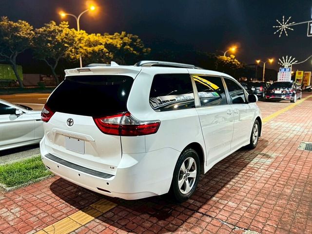 TOYOTA豐田 SIENNA  第4張相片