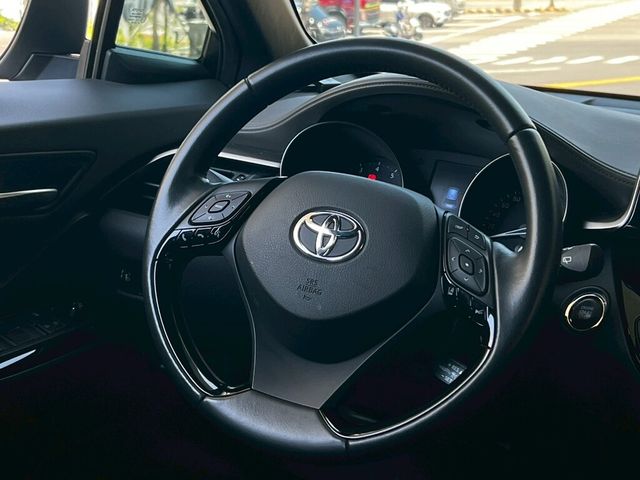TOYOTA豐田 C-HR  第7張相片