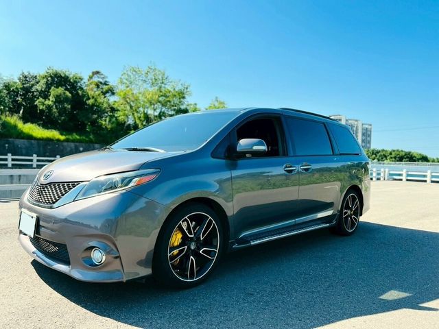 TOYOTA豐田 SIENNA  第1張相片