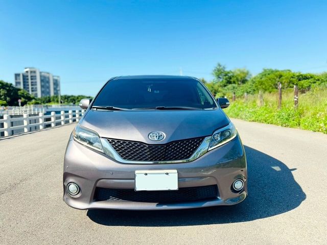 TOYOTA豐田 SIENNA  第2張相片