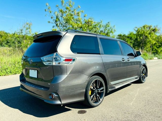 TOYOTA豐田 SIENNA  第4張相片