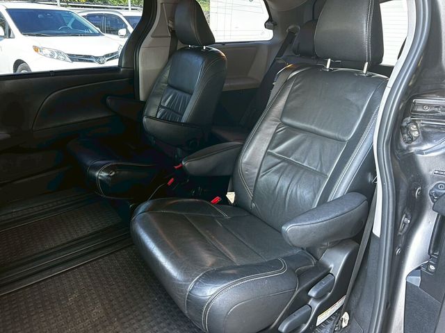 TOYOTA豐田 SIENNA  第13張相片
