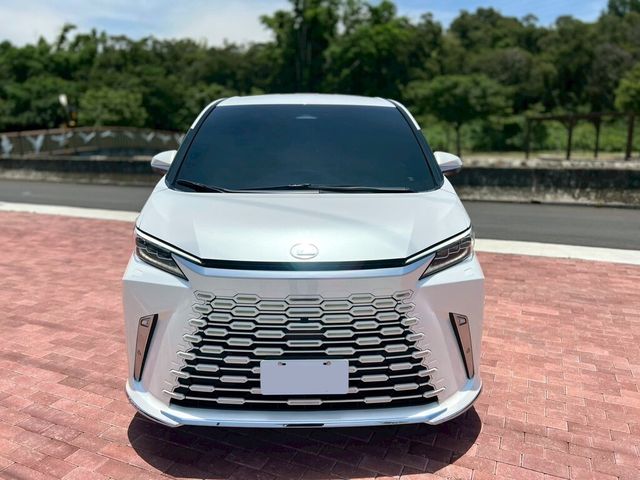 LEXUS凌志 LM350H  第2張相片