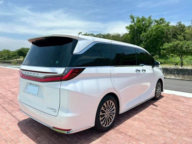 LEXUS凌志 LM350H  第4張相片