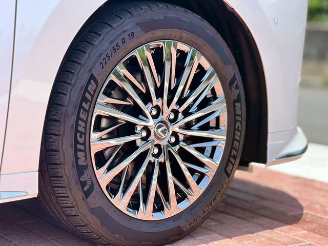 LEXUS凌志 LM350H  第5張相片