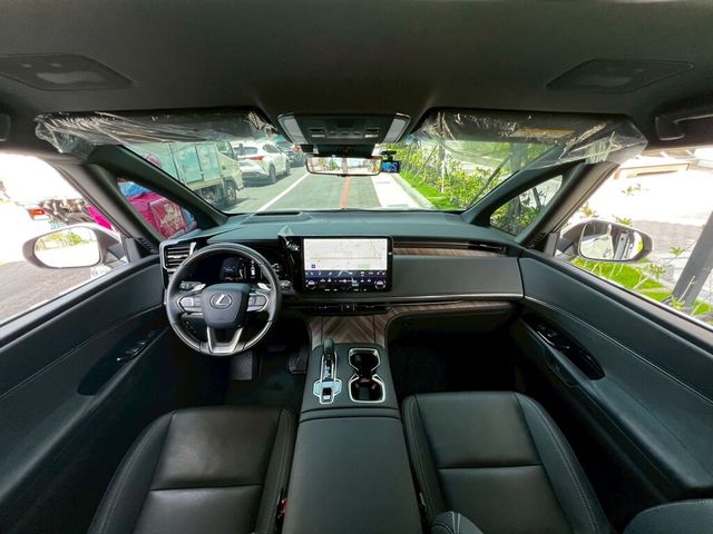 LEXUS凌志 LM350H  第6張相片