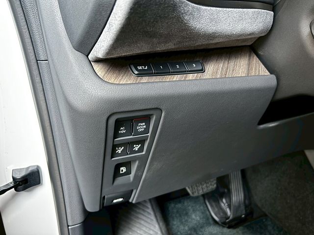 LEXUS凌志 LM350H  第8張相片