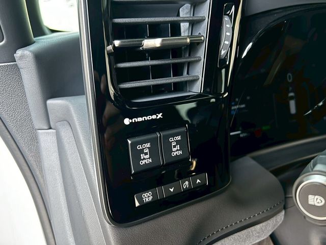LEXUS凌志 LM350H  第9張相片