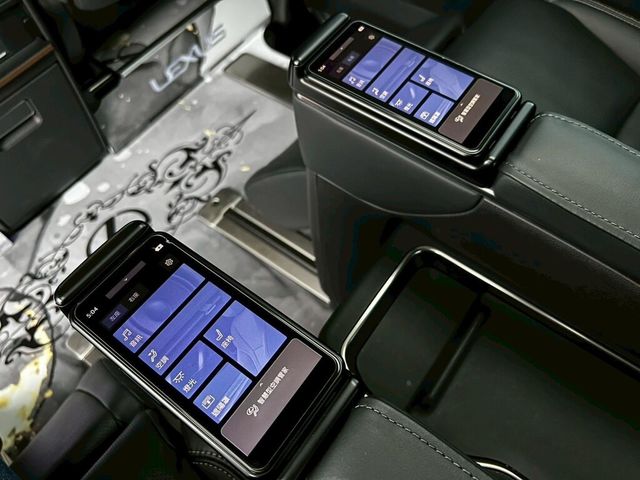 LEXUS凌志 LM350H  第15張相片