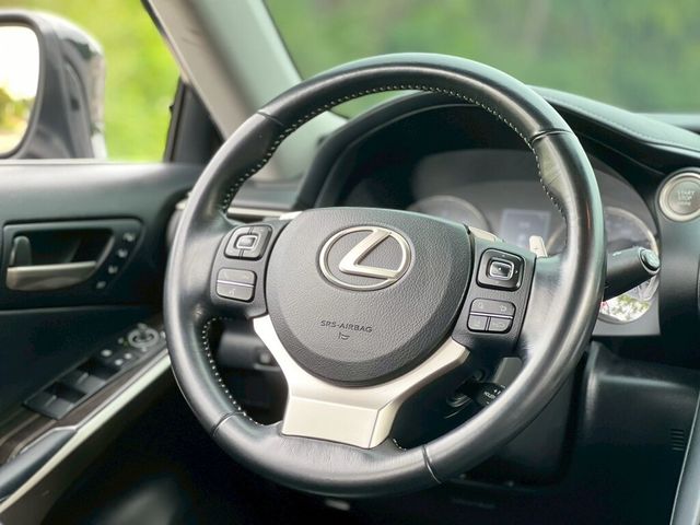 LEXUS凌志 IS200T  第7張相片