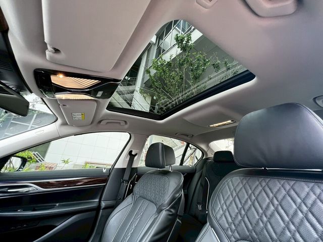BMW寶馬 730I  第19張相片