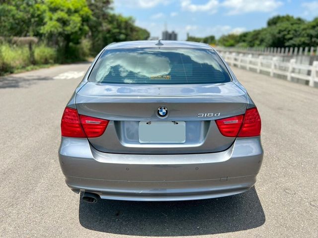 BMW寶馬 318D SEDAN  第3張相片