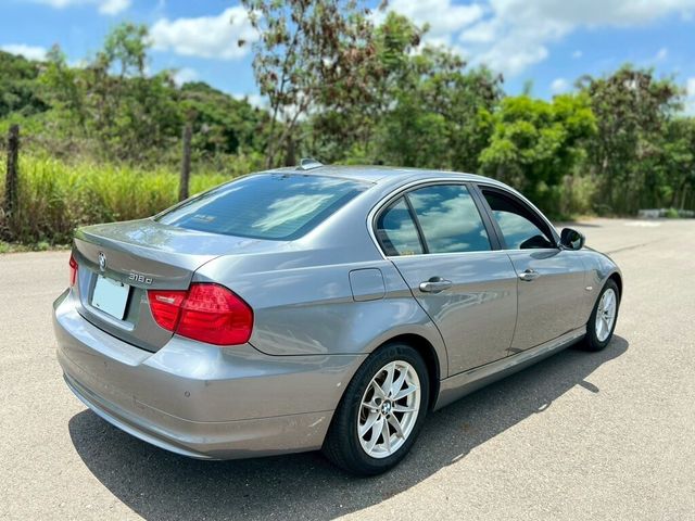 BMW寶馬 318D SEDAN  第4張相片