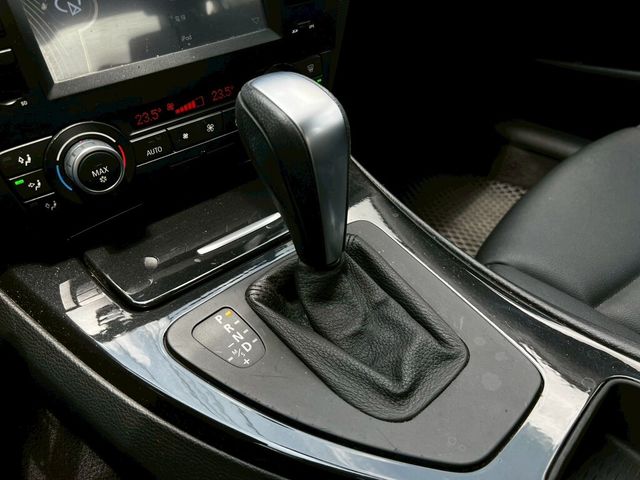 BMW寶馬 318D SEDAN  第7張相片