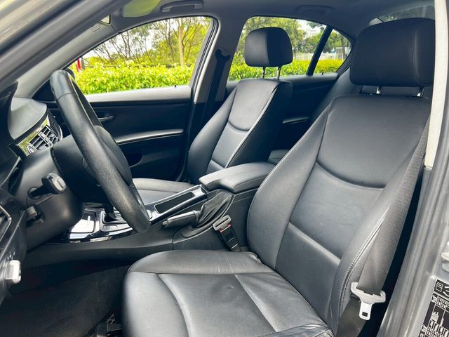 BMW寶馬 318D SEDAN  第8張相片