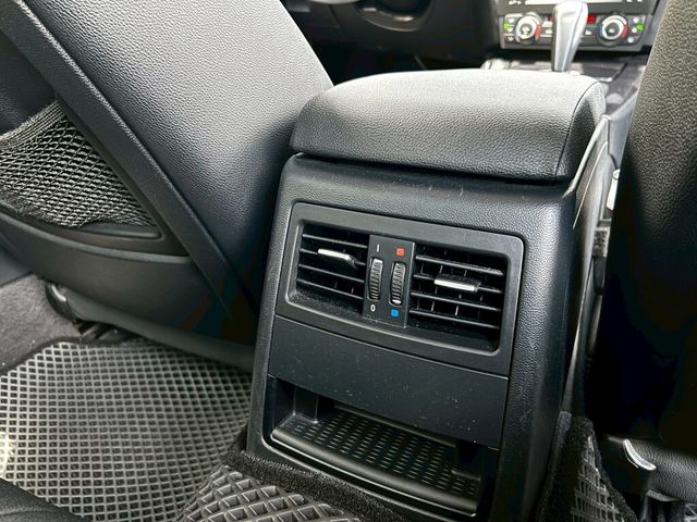 BMW寶馬 318D SEDAN  第10張相片