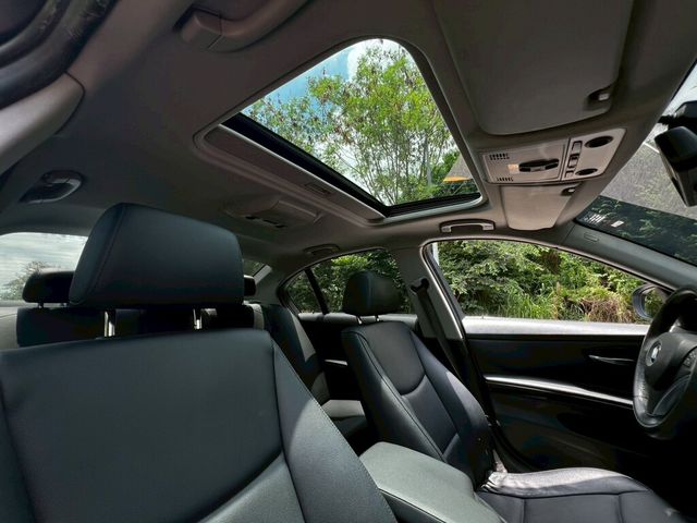 BMW寶馬 318D SEDAN  第11張相片