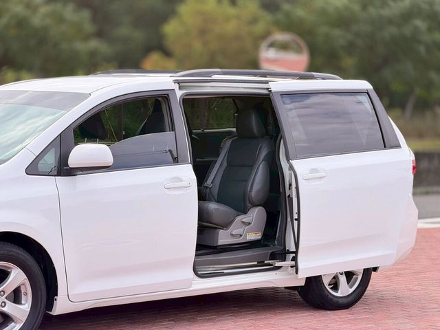 TOYOTA豐田 SIENNA  第5張相片