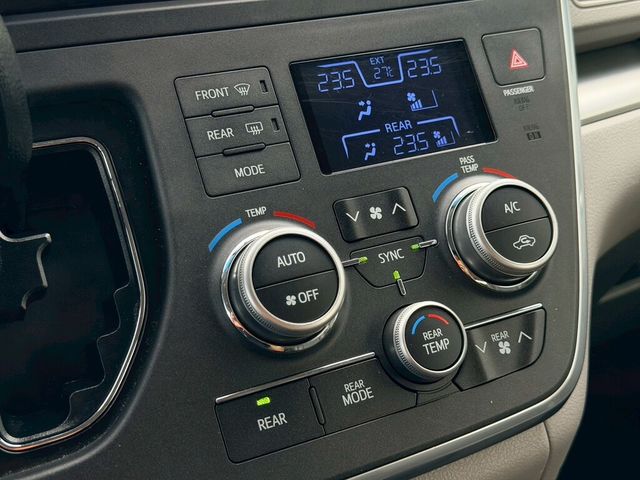 TOYOTA豐田 SIENNA  第11張相片