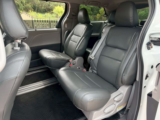TOYOTA豐田 SIENNA  第14張相片