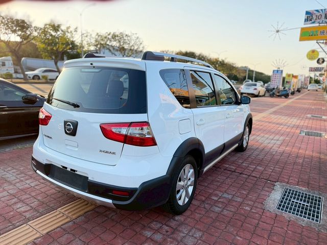 NISSAN日產 LIVINA  第4張相片