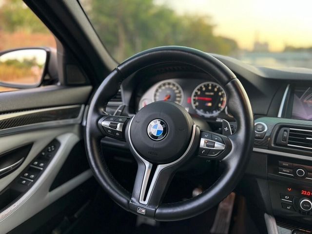 BMW寶馬 M5  第6張相片