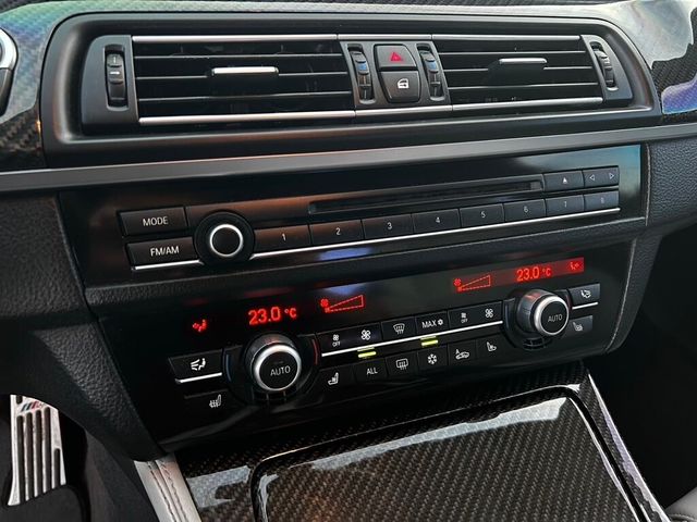 BMW寶馬 M5  第12張相片