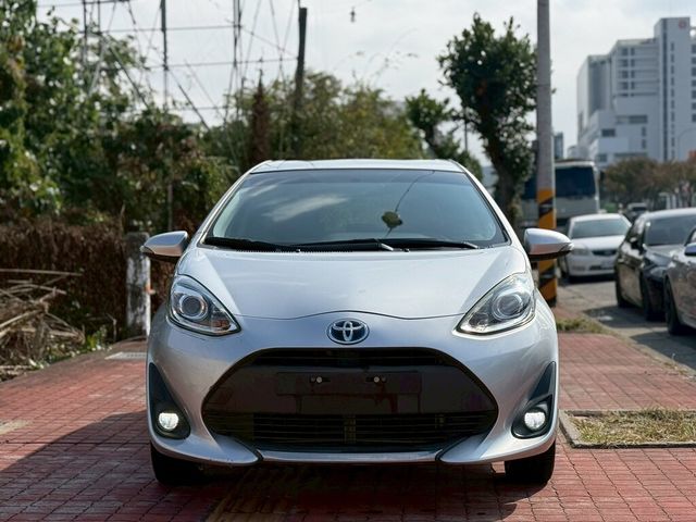 TOYOTA豐田 PRIUS C  第2張相片