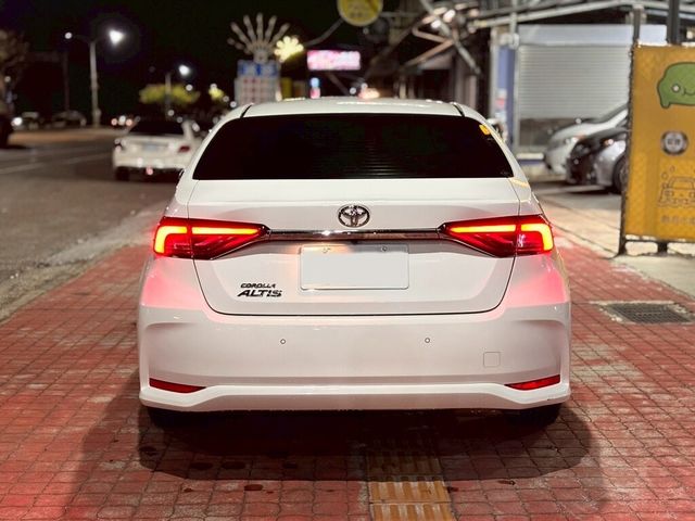 TOYOTA豐田 ALTIS  第3張相片